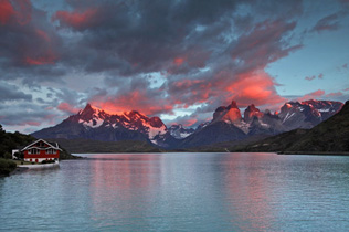 Sonnenaufgang am Lago Pehoe